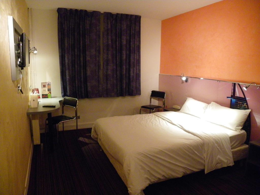 Hotel Logitel Saint-Doulchard Ruang foto