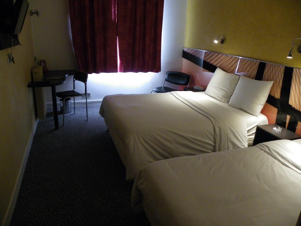 Hotel Logitel Saint-Doulchard Ruang foto