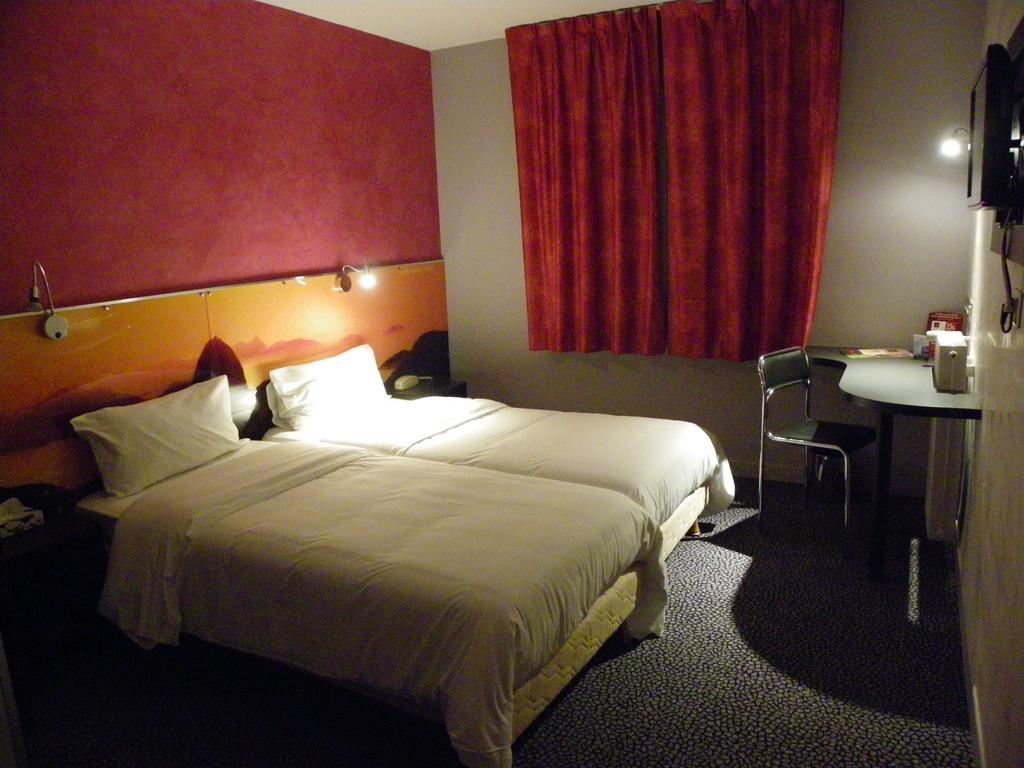 Hotel Logitel Saint-Doulchard Ruang foto