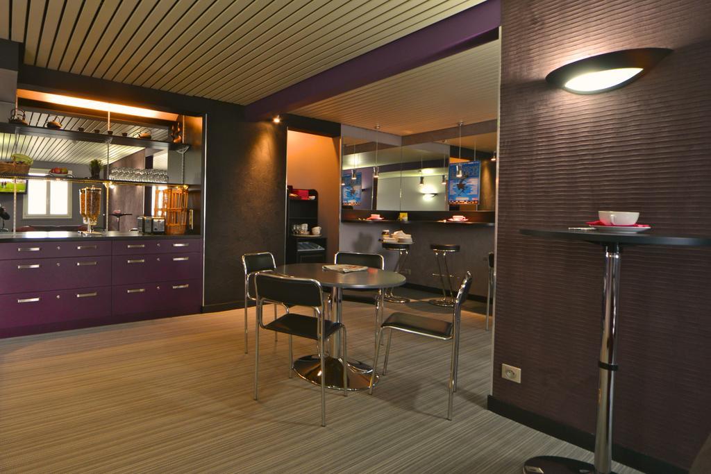 Hotel Logitel Saint-Doulchard Bagian luar foto